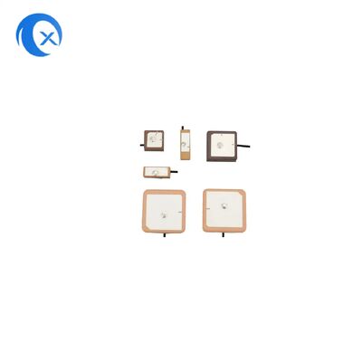 Chine 12*12*67mm 22dBi Antenne GPS active embarquée à gain élevé pour la navigation automobile interne, antenne GPS patch